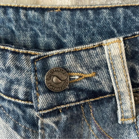 “CURVE” jeans by Kody Phillips - Picture 9 of 13